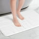 thumbnail image 2 of ALFOMBRAS DE BAÑO DE CHENILLE TEJIDAS REGULARES ANTIDESLIZANTES, MATS DE BAÑO LAVABLES, SUAVE MATE DE DUCHA PARA EL SUELO DEL BAÑO BLANCO 20" x 32", 2 of 6