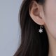 thumbnail image 1 of Pendientes colgantes de gancho perforado con copo de nieve de fiesta de invierno de cristal austriaco transparente, 1 of 2