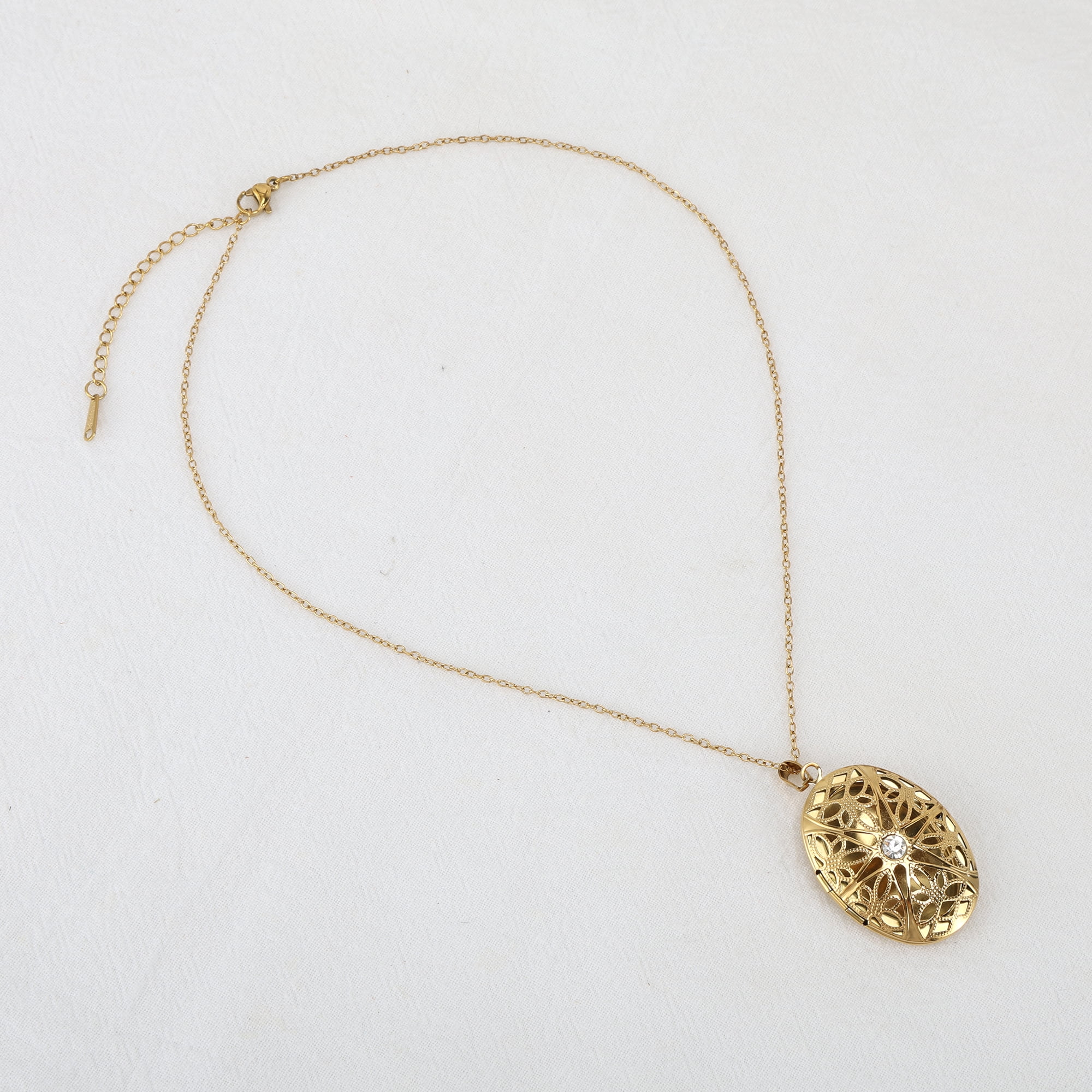 Unique Bargains Stylish Oval Carving Pendant Necklace for Daily Life Gold Tone 1 Pcs