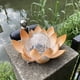 thumbnail image 3 of Lámpara solar de jardín con flor de loto amarilla, color blanco cálido., 3 of 5