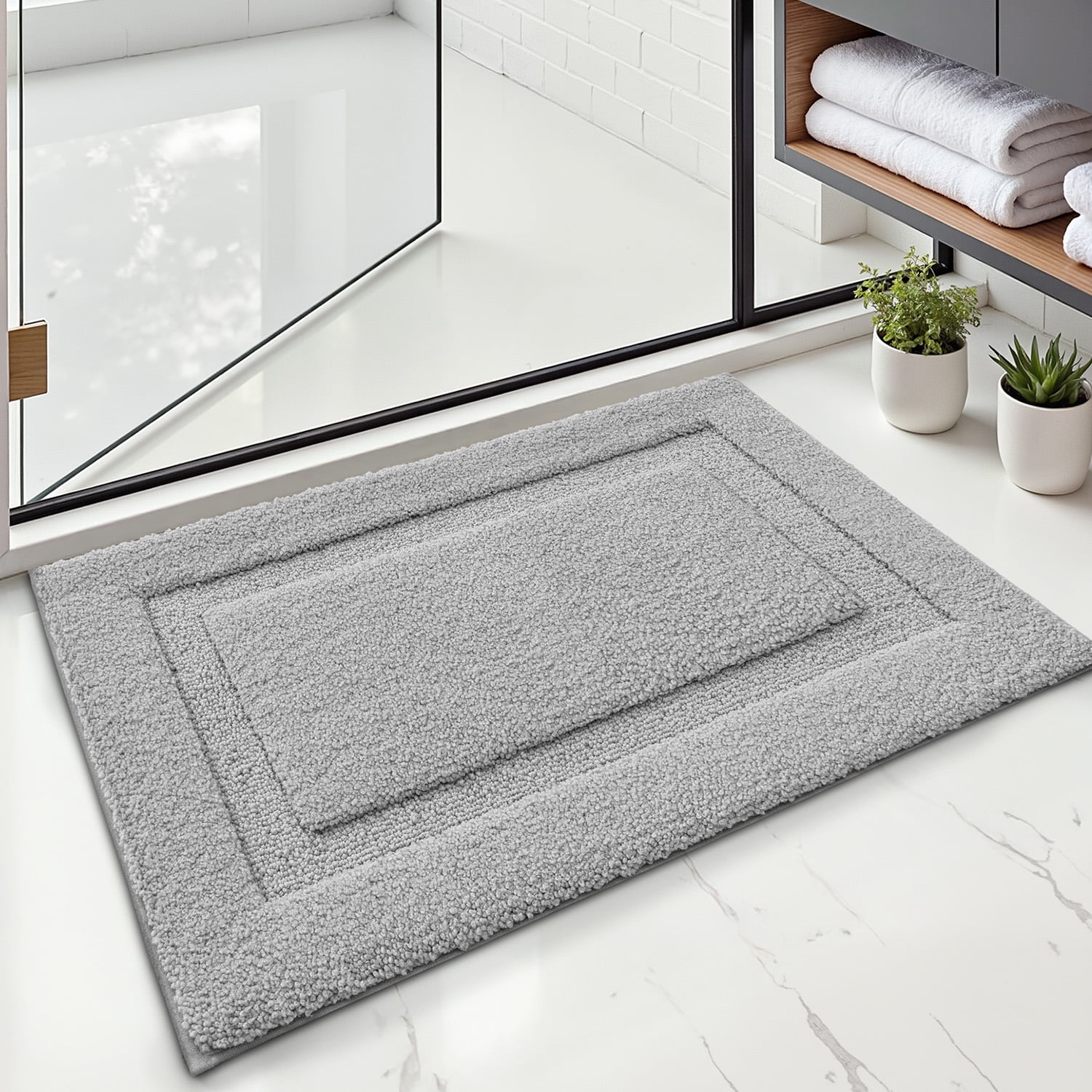 FRABE Non Slip Bathroom Rug with Rubber Backing, Ultra Absorbent Quick Dry Microfiber Bath Mat, Machine Washable, Light Grey, 17"x30"