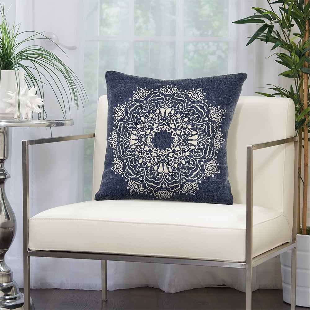 LR Home Intricate Transition Classic Medallion Navy / Cream Throw