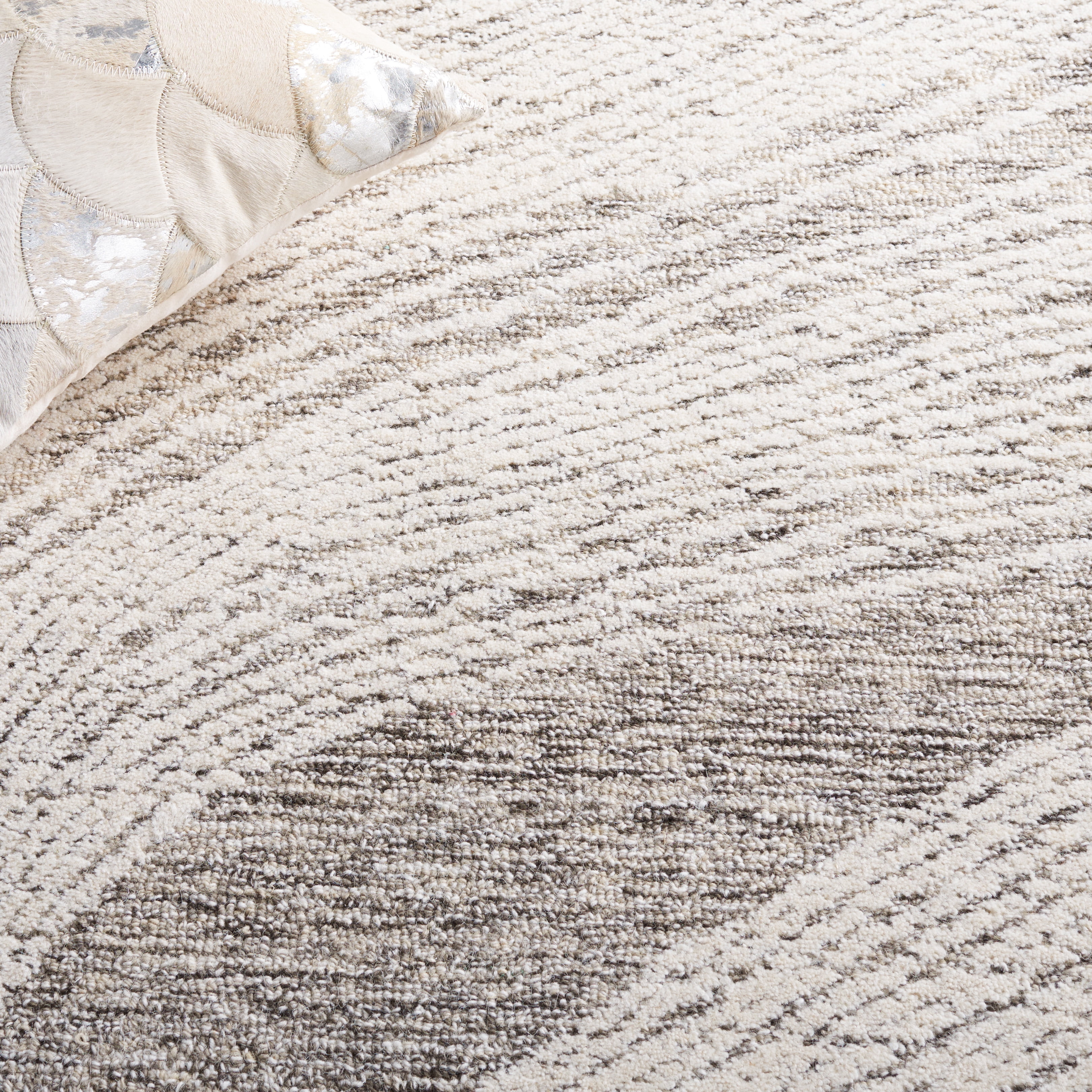 SAFAVIEH Abstract Lidija Abstract Wool Area Rug, Charcoal/Ivory, 4' x 4' Round