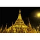 Shwedagon Pagode la Nuit Yangon Myanmar Affiche Imprimée par Inger Hogstrom&44; 18 x 12 – image 1 sur 1