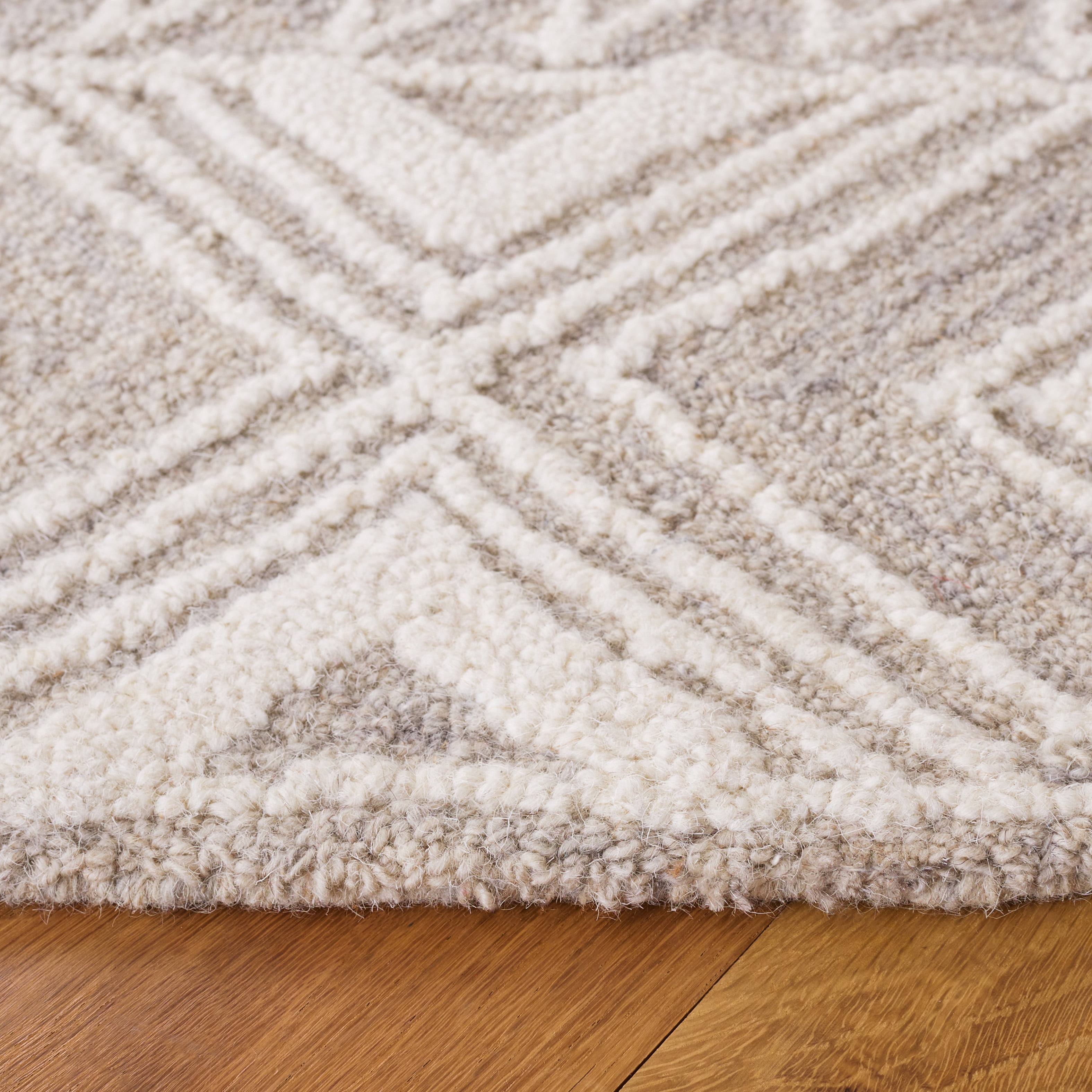 Safavieh Metro Padraic Medallion Area Rug, Light Gray/Ivory, 6' x 6' Round