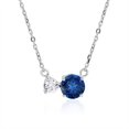 thumbnail image 1 of Collar con colgante único JeenMata de piedra natal de septiembre zafiro azul en baño de oro blanco sobre plata esterlina, 1 of 5
