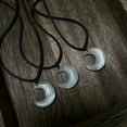thumbnail image 5 of Pendentif Collier Lune Croissant Preppy Simple, Chaîne Clavicule en Résine Sans Plaqué, Bijou Unisexe pour Toutes Saisons, Blanc, 5 of 5
