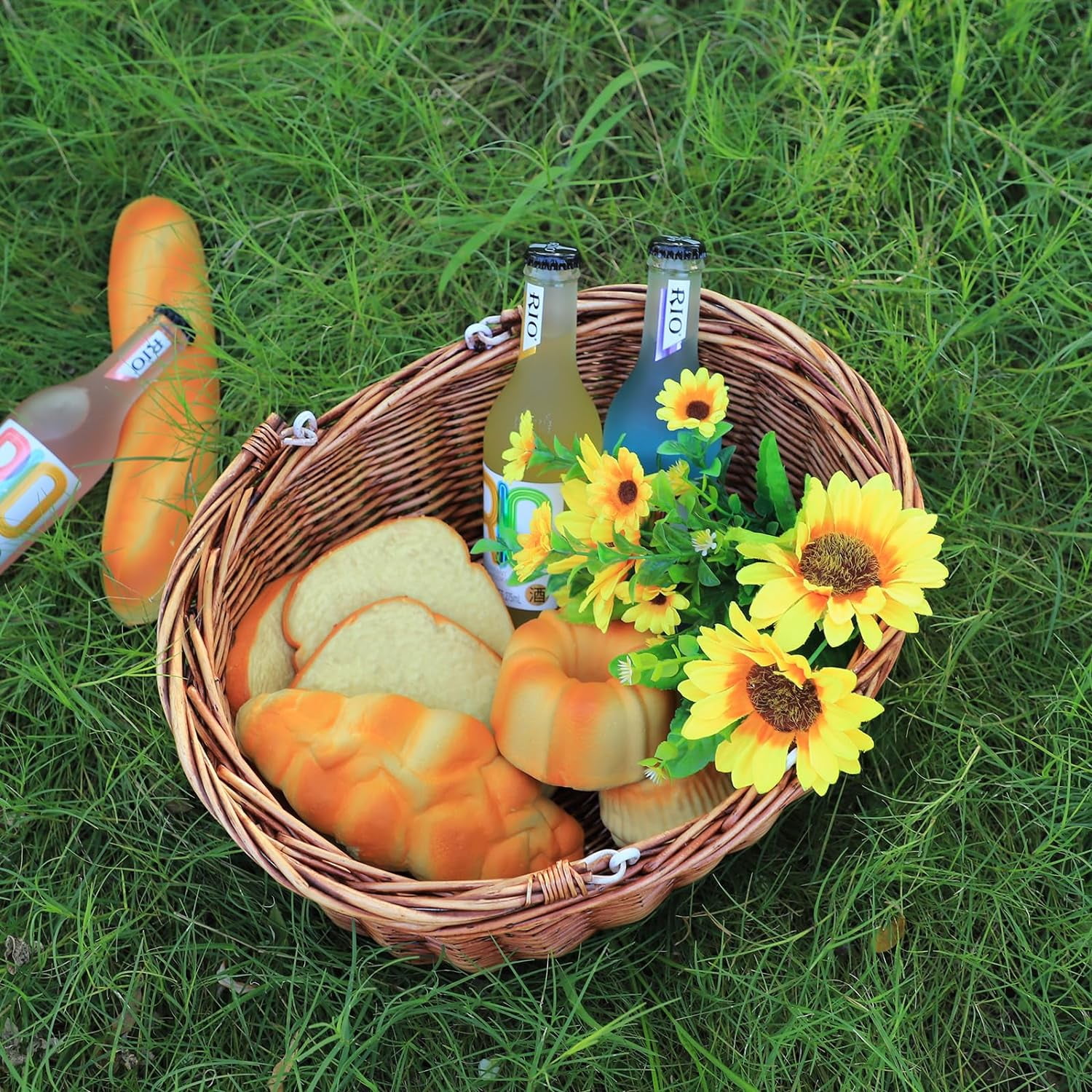 Wicker Picnic Basket with Folding Handles Wicker Hand Woven Baskets for Storage, Garden Harvest, Easter, Empty Gift Basket, Brown