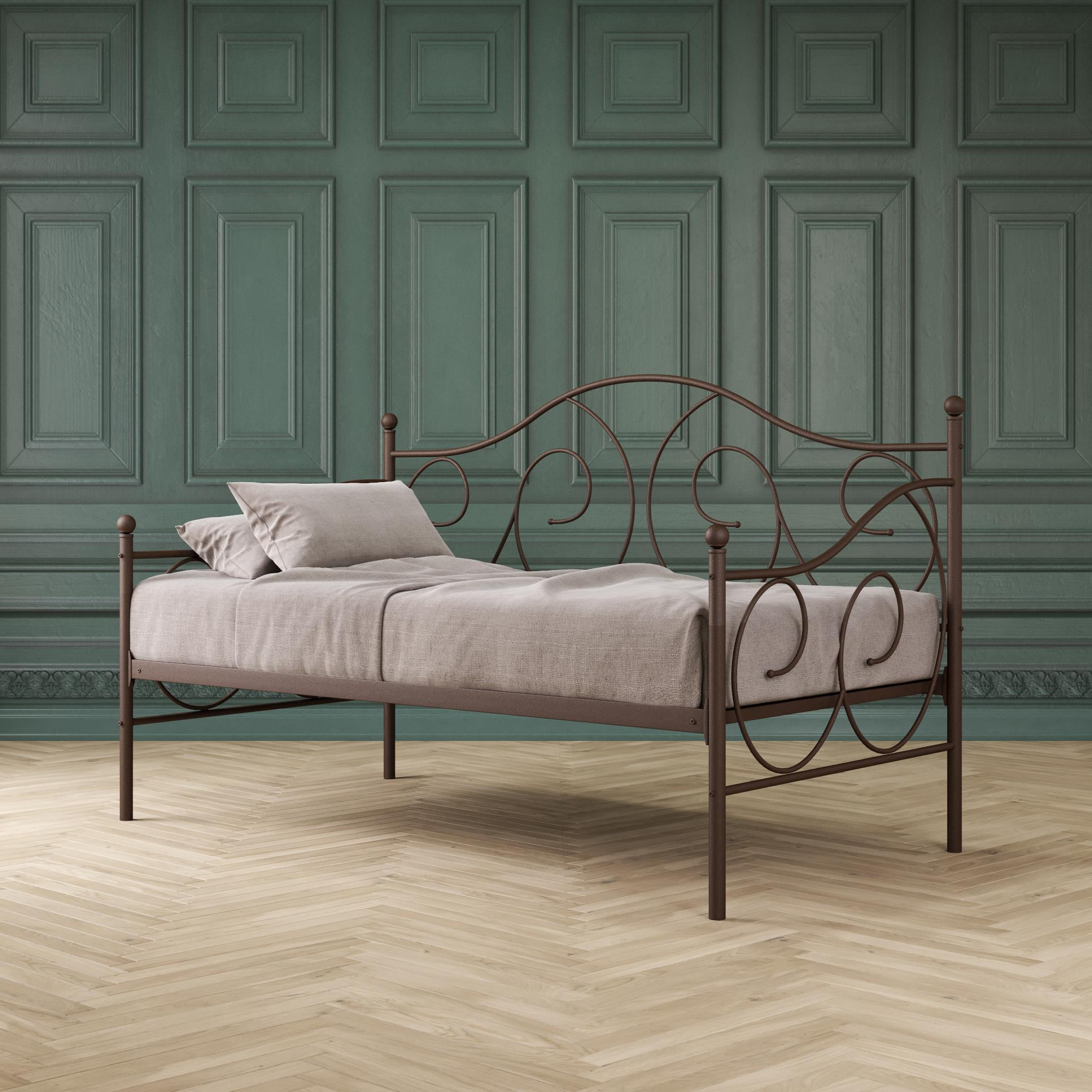 Victoria outlet metal daybed