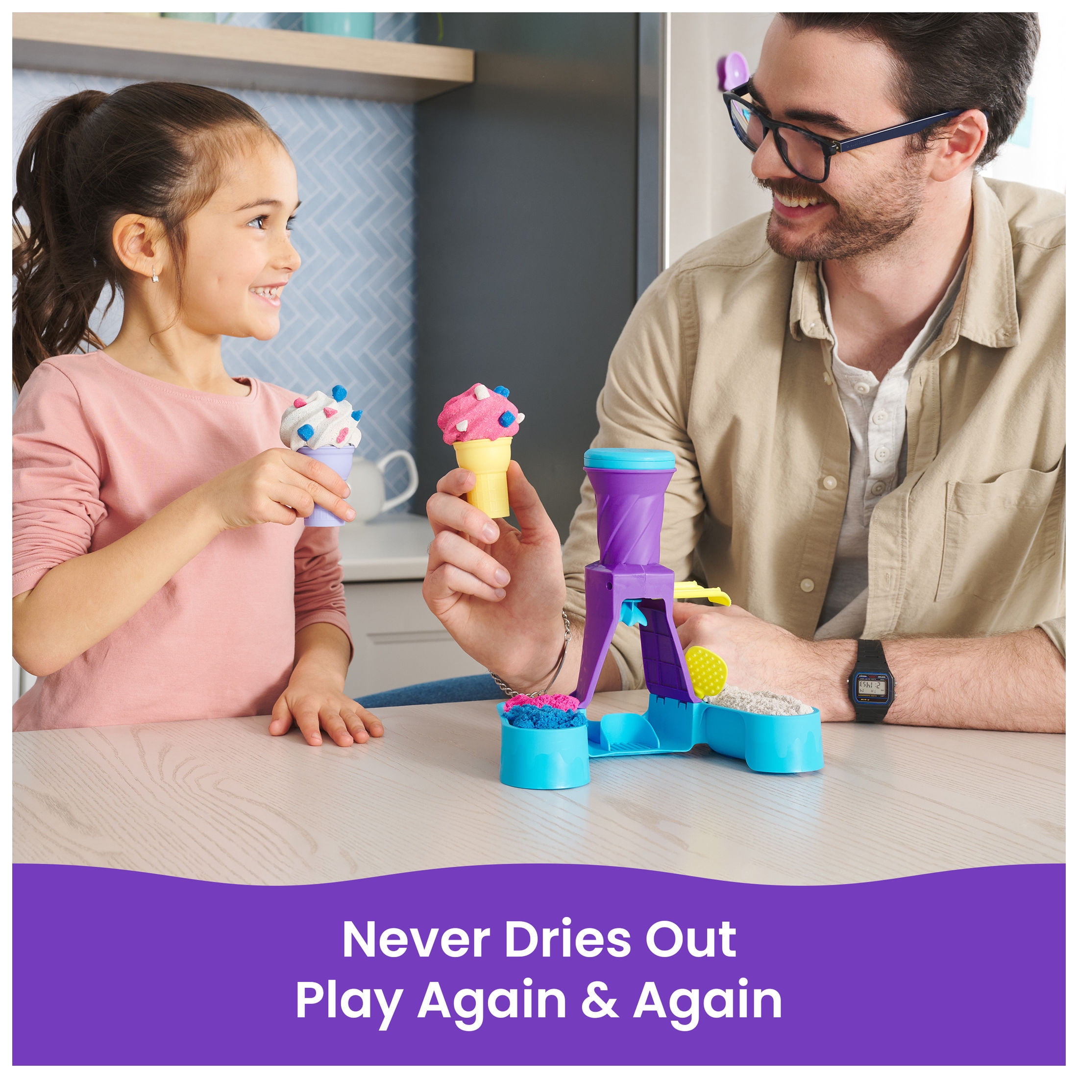 Kinetic Sand, Soft Serve Station with 14oz Play Sand, 2 Ice Cream Cones & 2 Tools