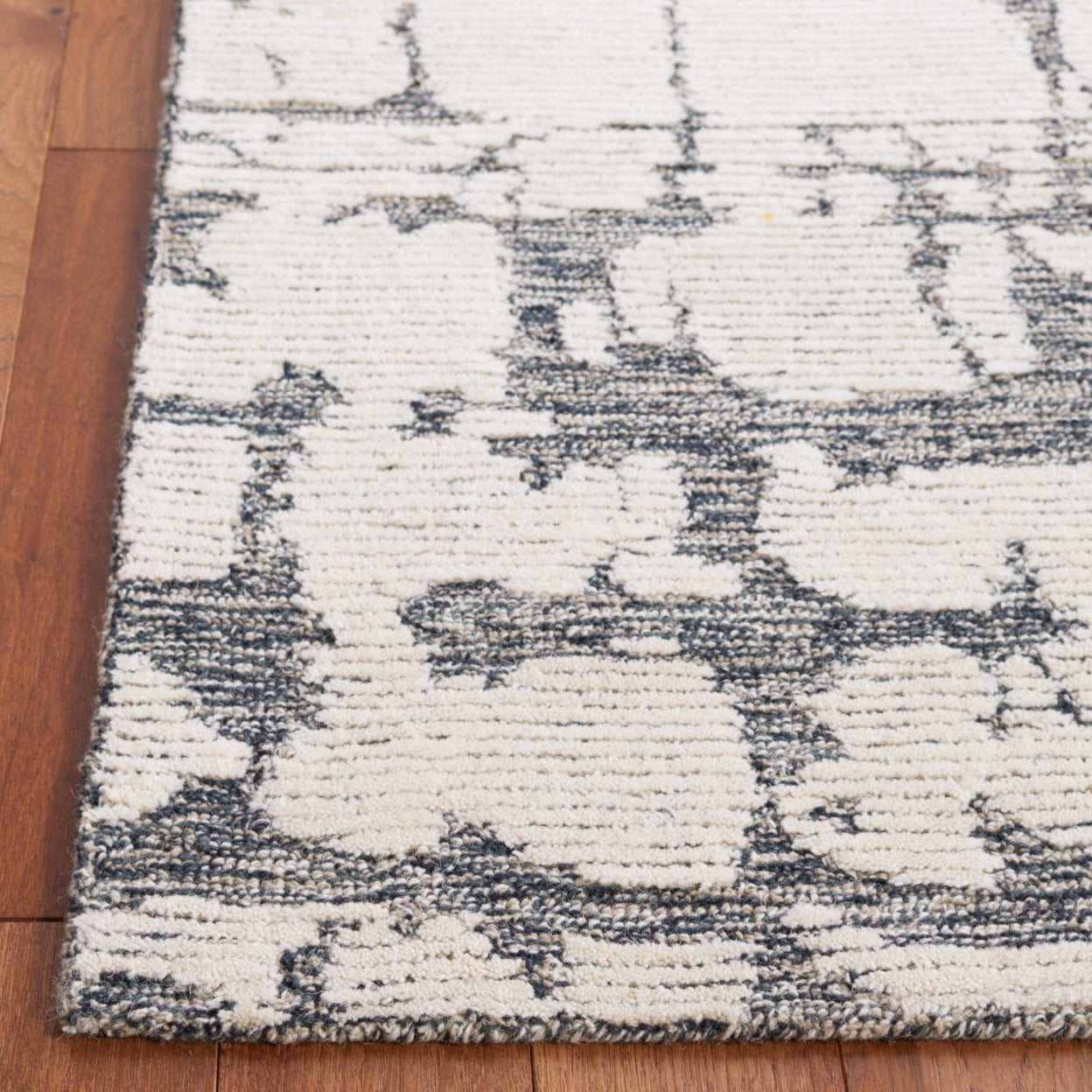 SAFAVIEH Martha Stewart Distressed Area Rug, Charcoal/Ivory, 4' x 6'