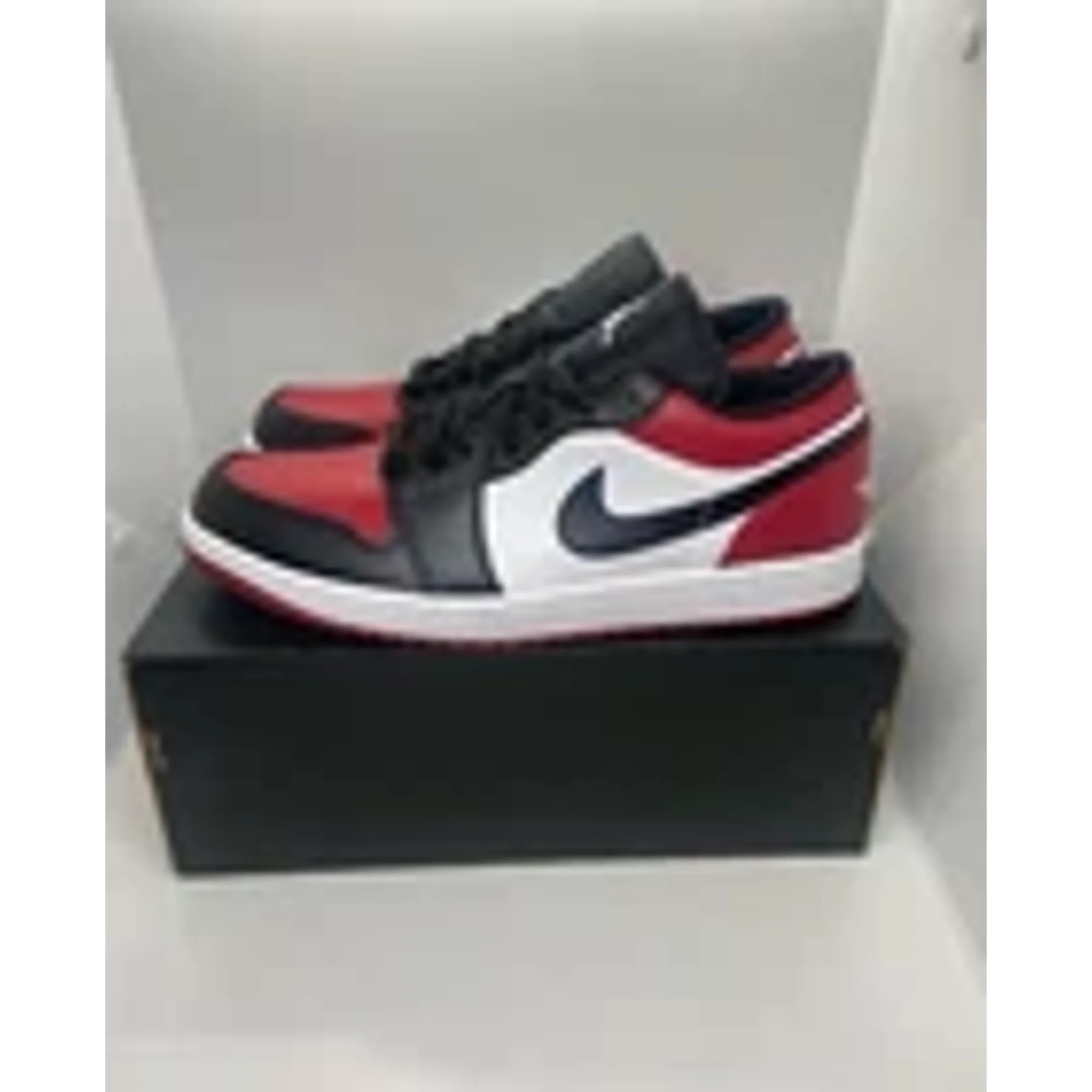 Nike スニーカーAir Jordan 1 Low Bred Toe Jordan Air Jordan 1 Low 