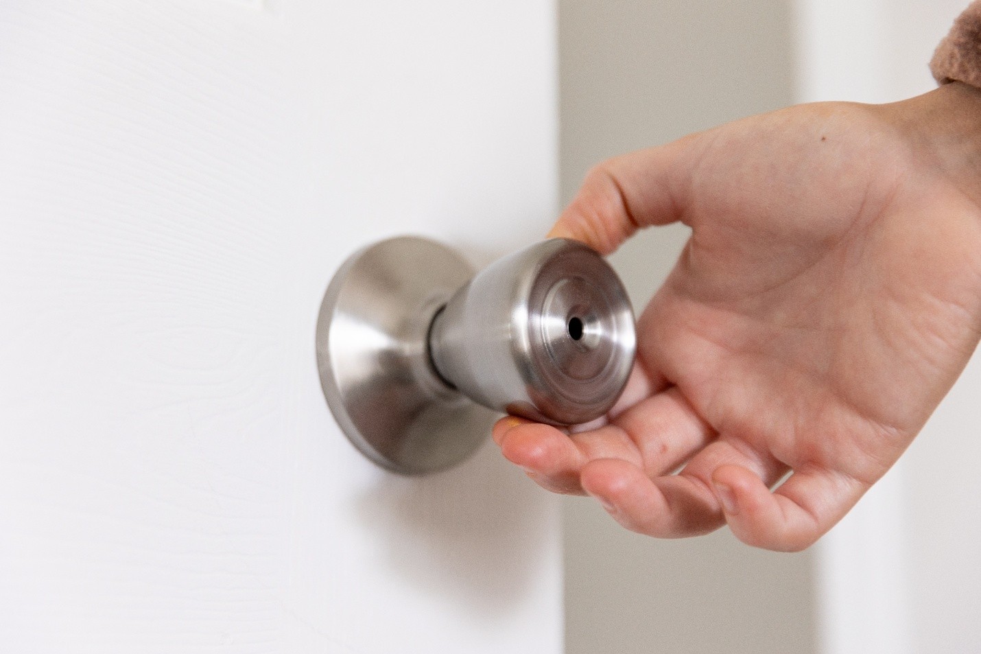 Brinks Interior Locking Privacy Tulip Style Doorknob photo 8