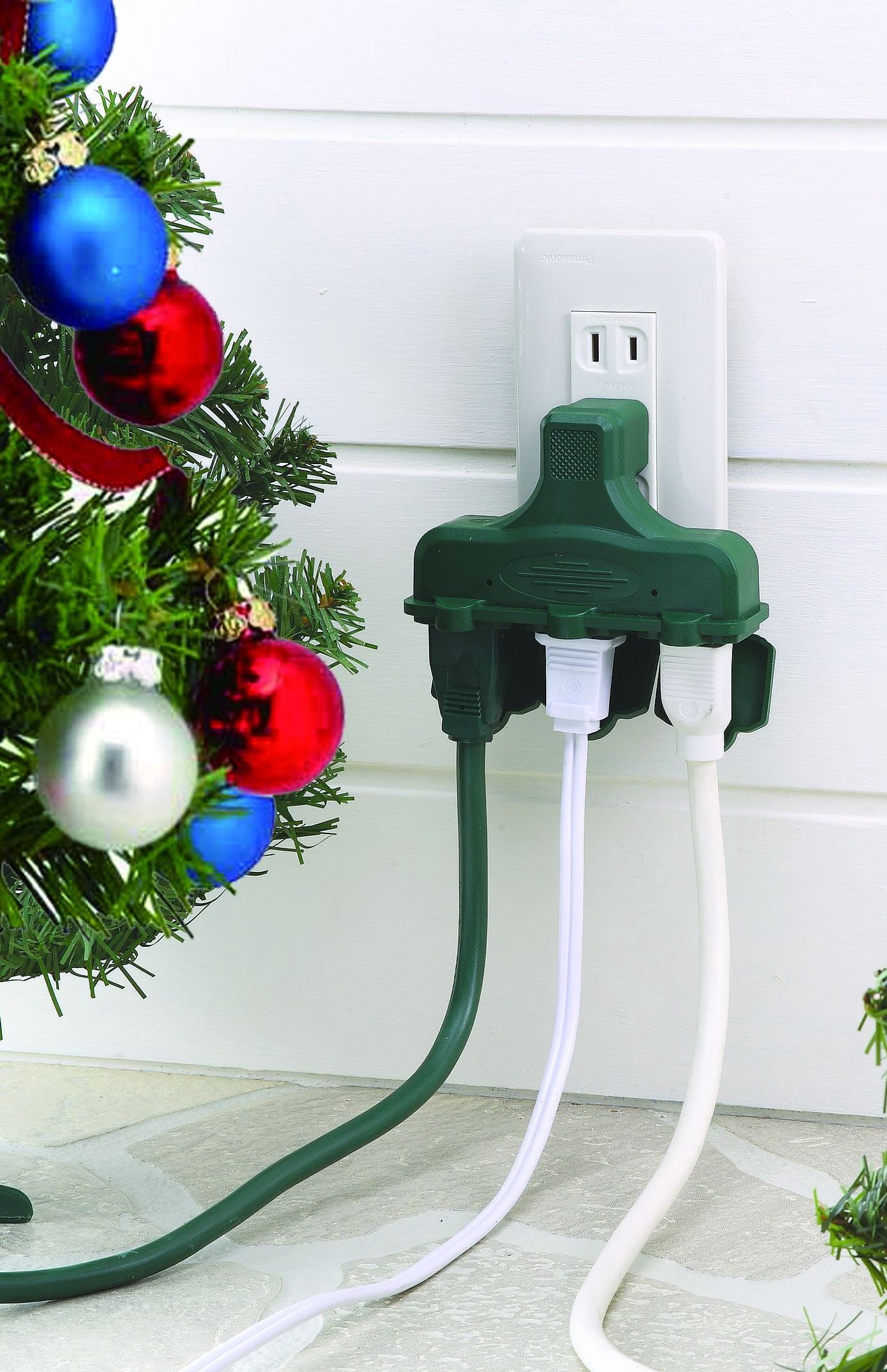 Hyper Tough Indoor/Outdoor 3 Grounded Outlet Wall Adapter with Safety Cover, Green, 1875W