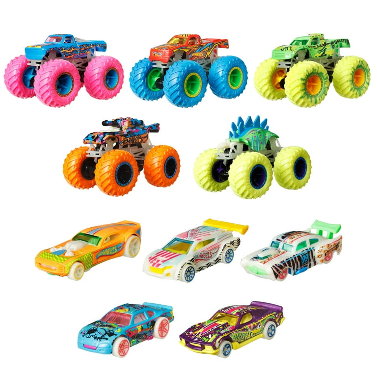 Hot Wheels Monster Trucks 10台セット Hot Wheels Playsets, Glow In The Dark Monster Trucks Race
