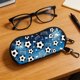 thumbnail image 1 of Funda para gafas con temática de fútbol, clip mosquetón, cierre de cremallera, material de neopreno suave, tamaño compacto, ideal para gafas de sol, gafas graduadas, llaves y accesorios pequeños., 1 of 6