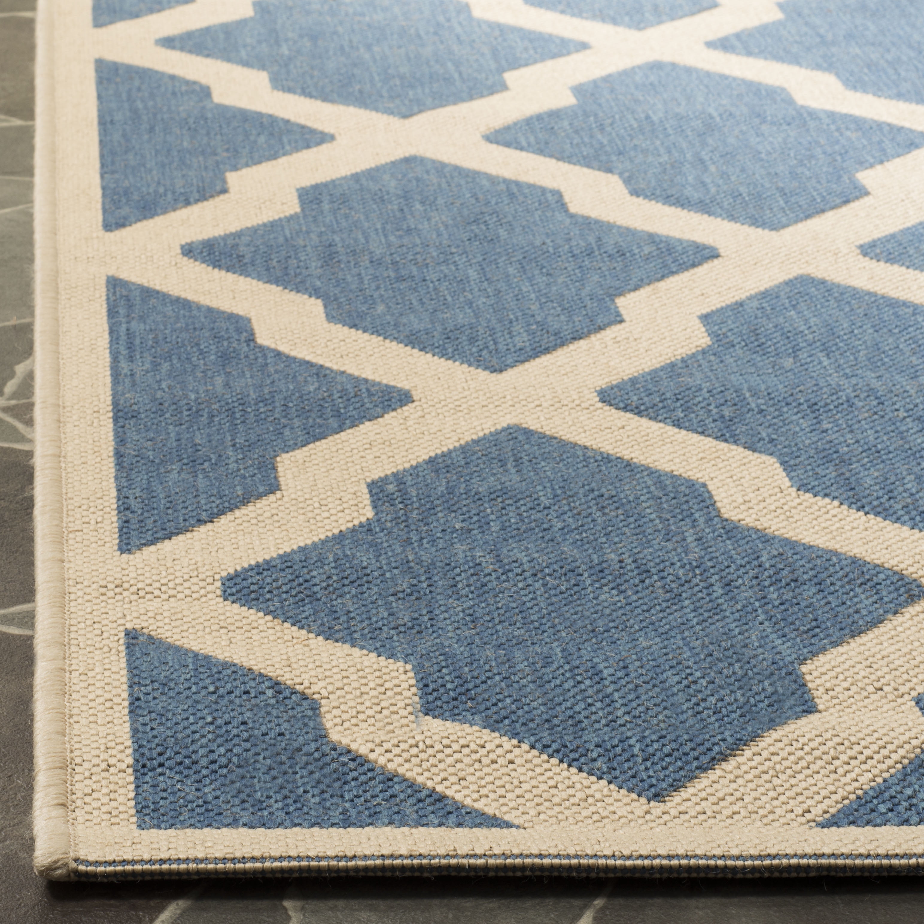 Safavieh Linden Gamal Geometric Indoor/Outdoor Area Rug, Blue/Creme, 5'3" x 7'6"
