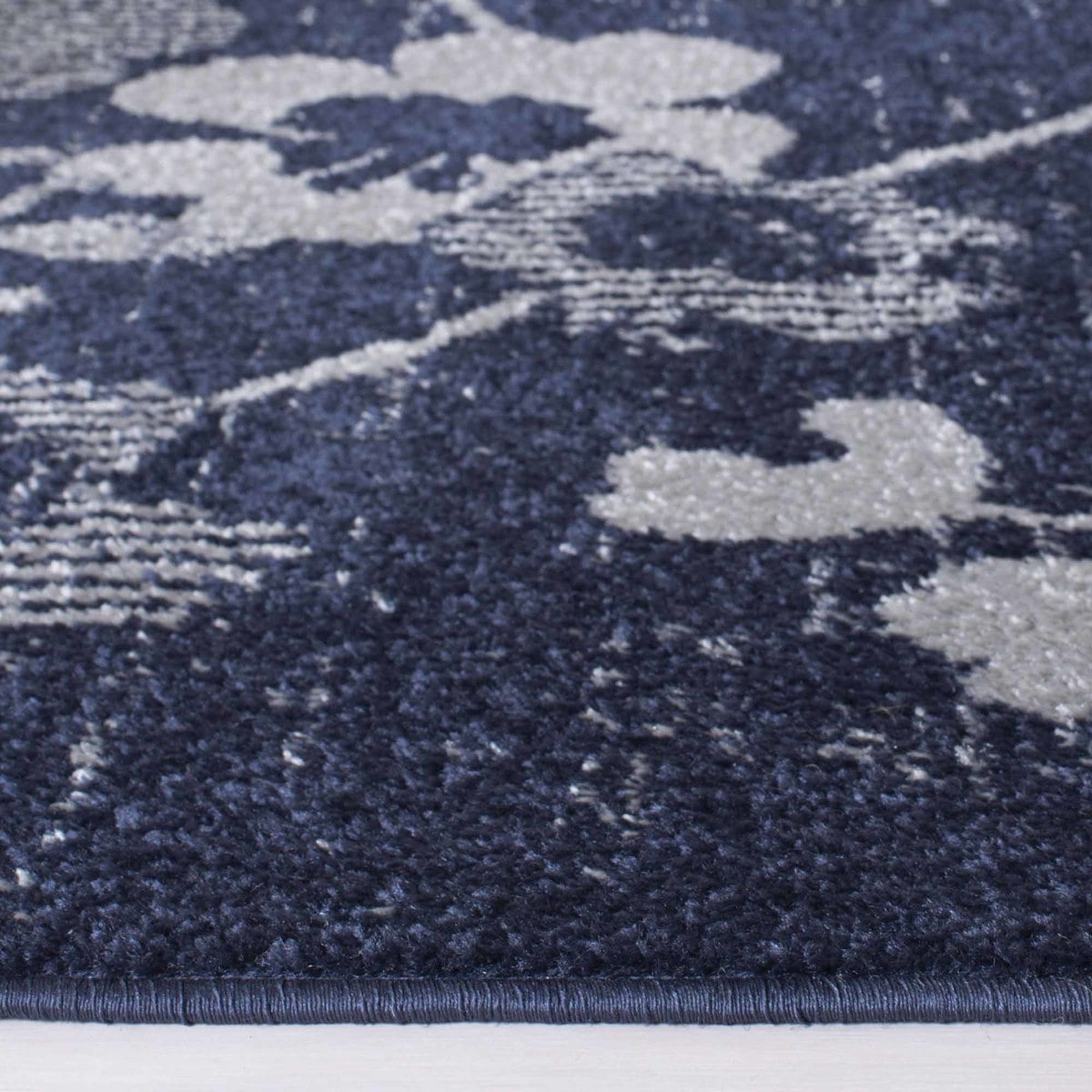 SAFAVIEH Adirondack Hortense Floral Area Rug, Navy/Silver, 5'1" x 7'6"