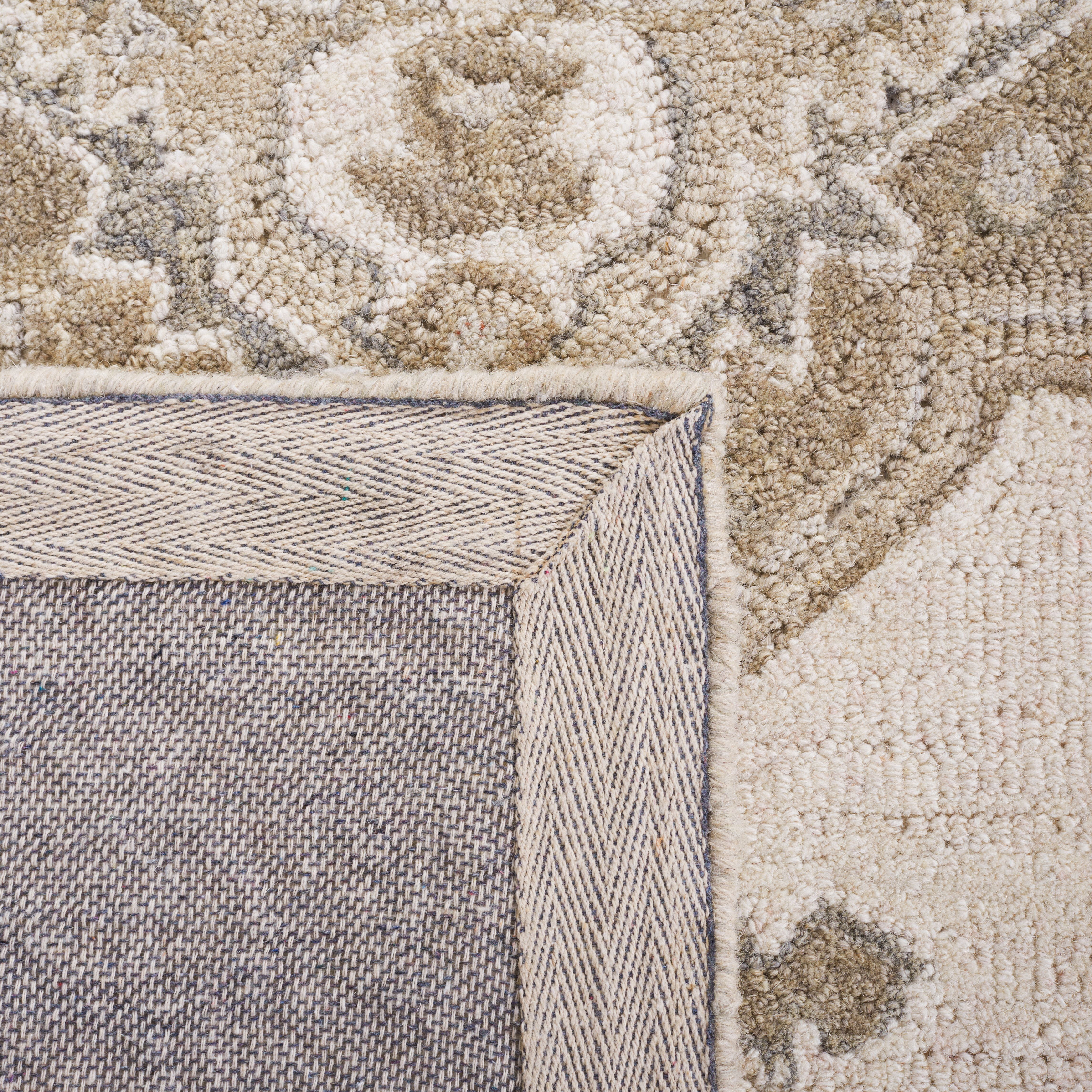Safavieh Metro Bevis Medallion Area Rug, Ivory/Beige, 4' x 6'