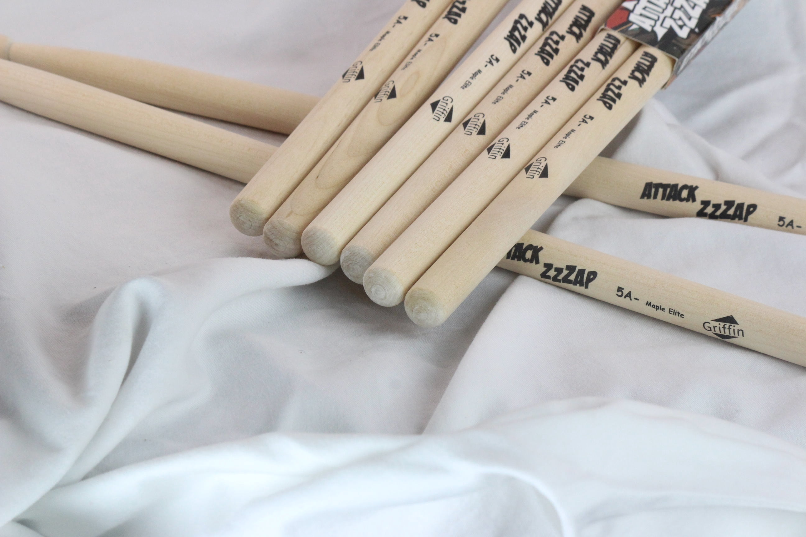 12 Pairs of Select Elite Maple Wood Drum Sticks by Griffin Attack Zzzap - Size 5A Balanced, Level and Straight - Drummers Percussion Classic Pure Grit Uncoated, Raw Wood Drumming Sticks