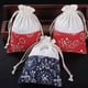 thumbnail image 2 of Set de bolsas de regalo de tela con cordón floral de 10 x 14 cm, 10 unidades, 2 of 2