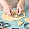thumbnail image 4 of Navidad 12 PCS Cortadores de Galletas de Navidad Tema de Navidad Liberación RÁPIDA CORTEROS DE GALLETAS DE ACERO PLATA CON ANILLOS DE ALMACENAMIENTO PARA PASTEL, 4 of 7