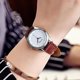 thumbnail image 2 of Diseño Del Reloj De De Moda Las Mujeres De Disco Blanco De Cuero Marrón Reloj Ocasional Sunnimix reloj, 2 of 8