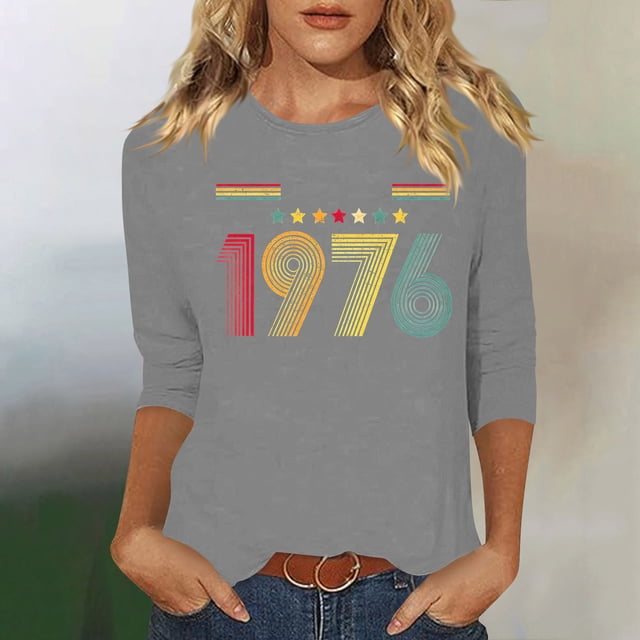 Uootdi Hauts pour Femmes Manches 3/4 Col Ras du Cou 1976 Imprimé Arc-en-Ciel Rétro Coupe Décontractée T-Shirts Nostalgiques pour Escapade d'Été Cadeau
