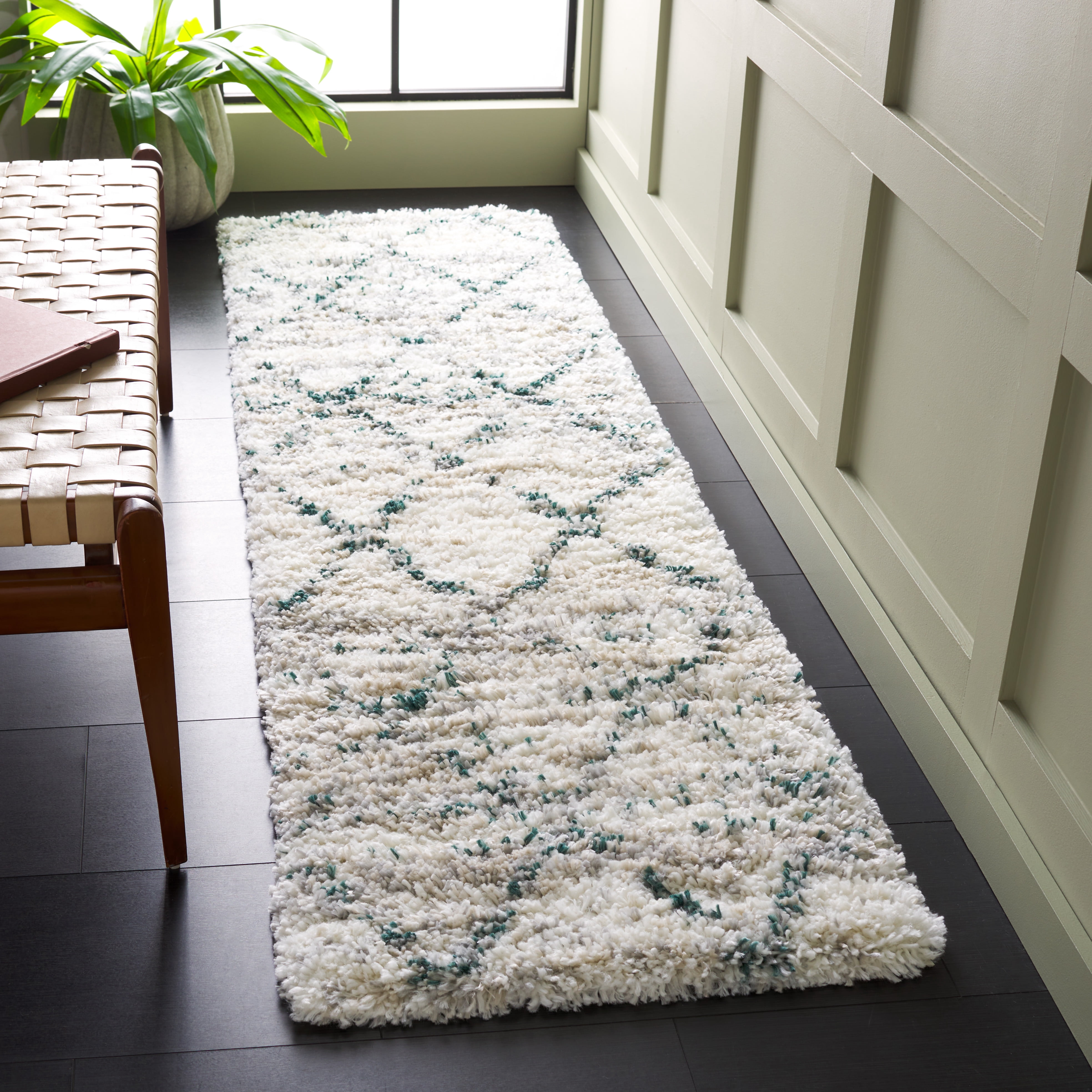 SAFAVIEH Fontana Darina Diamond Shag Runner Rug, Green/Ivory, 2'3" x 8'