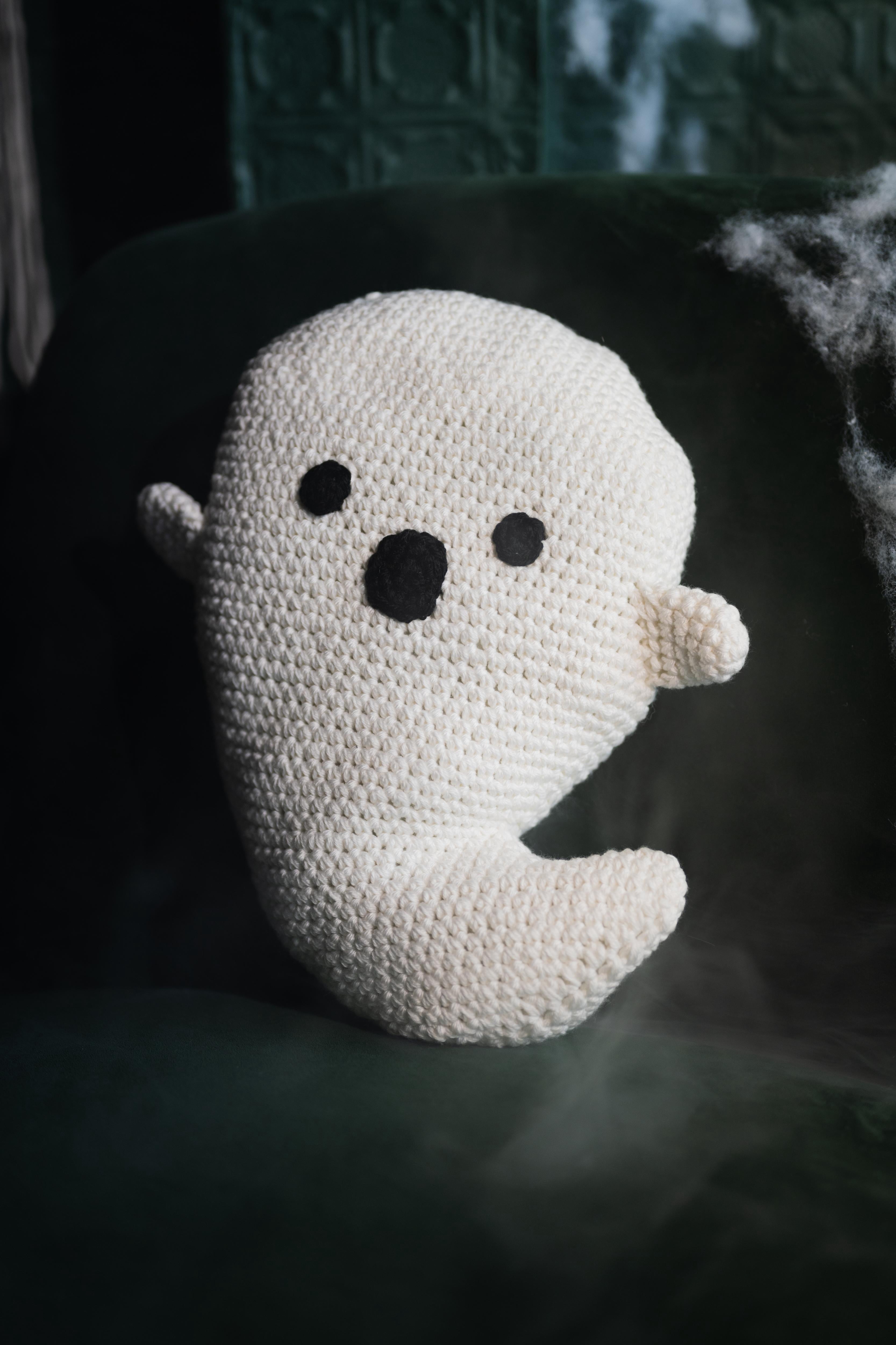 Lion Brand Yarn DIY Glow Natural Glow in the Dark Medium Polyester Off-White Yarn 3 Pack
