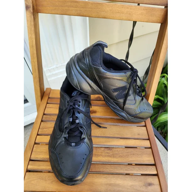 New Balance Men's Size 10.5 2E Width Black 624 V2 Walking Shoes MX624AB2