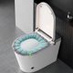 thumbnail image 5 of Asiento de Inodoro Reforzado con Asa, Almohadilla Universal para Todas las Estaciones, Gris Verde, 5 of 9
