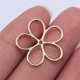 thumbnail image 3 of Paquete de 20 colgantes de flores YONGSHENG pétalos huecos para pulseras y collares DIY, 3 of 5