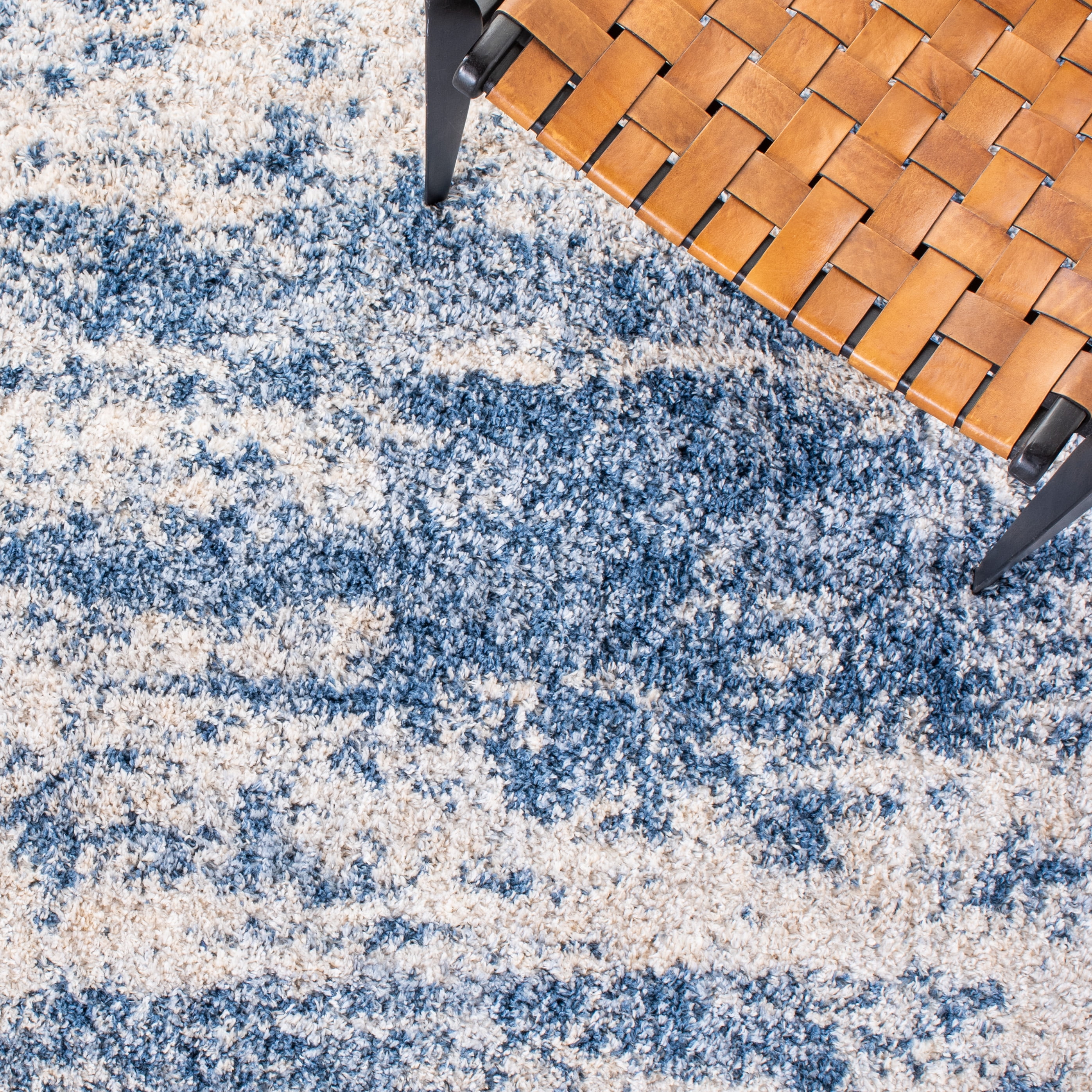 SAFAVIEH Berber Damian Abstract Shag Area Rug, Beige/Blue, 5'3" x 7'6"