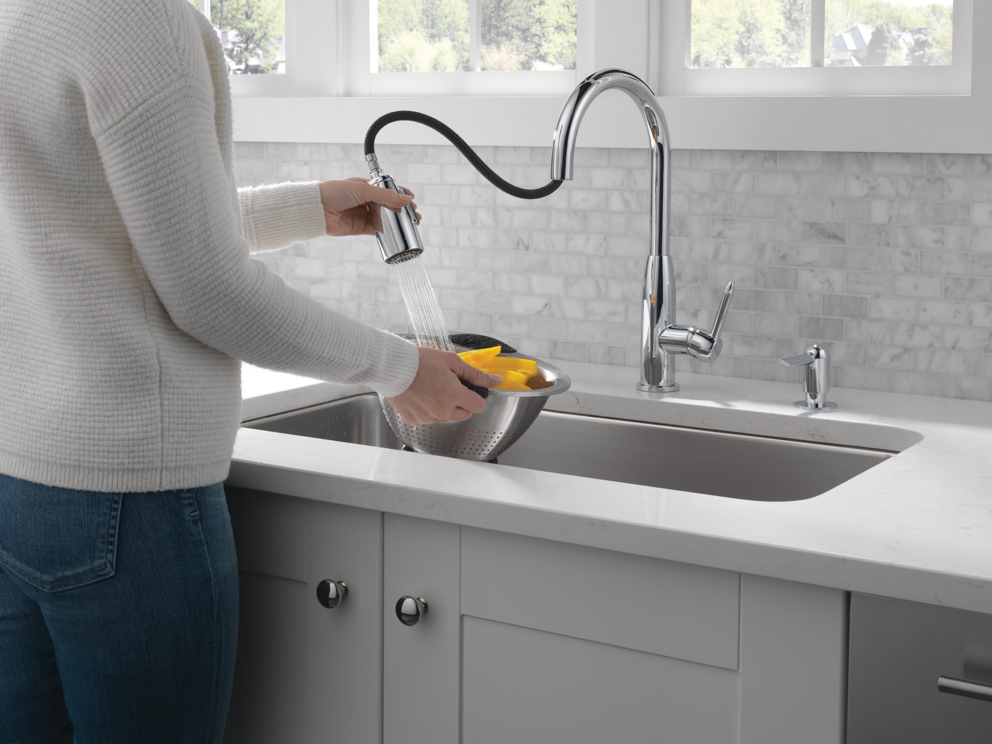 Peerless Core Kitchen Single Handle Pull-Down Faucet in Chrome P88103LF-SD-L - image 3 of 11