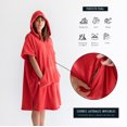 thumbnail image 5 of Poncho de Toalla Unisex con capucha CECO para cambiado y secado rápido de materiales reciclados, 5 of 5