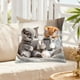 thumbnail image 4 of Funda de almohada con estampado de gatos jugando con el teléfono | Cojín decorativo multicolor de 45 x 45 cm para sofá cama y salón, 4 of 5