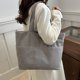 thumbnail image 5 of Bolsas de almacenamiento de pana, bolso de pana de gran capacidad, bolso de mano de color sólido, bolso de hombro elegante e informal para estudiantes y mujeres que viajan diariamente, bolso de mano a, 5 of 6