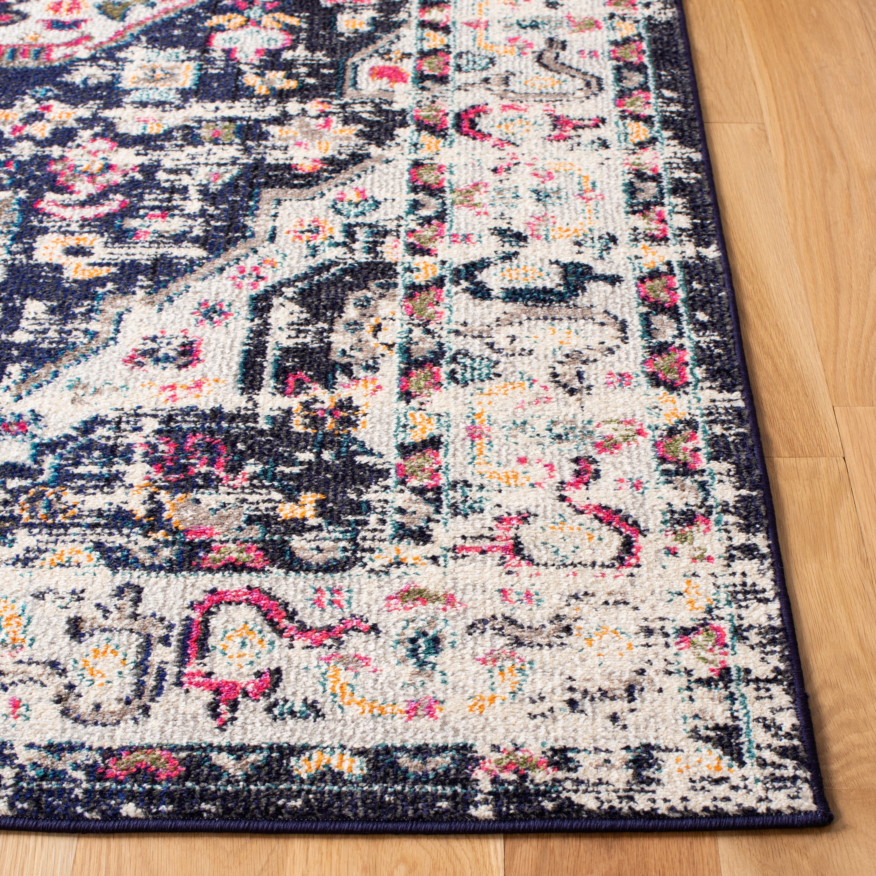 SAFAVIEH Madison Trenton Vintage Traditional Area Rug, Navy/Ivory, 6' x 9'