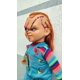 thumbnail image 4 of Muñeco chucky cicatrizado, cuerpo de felpa 67 cm con huellas y agujetas, 4 of 5