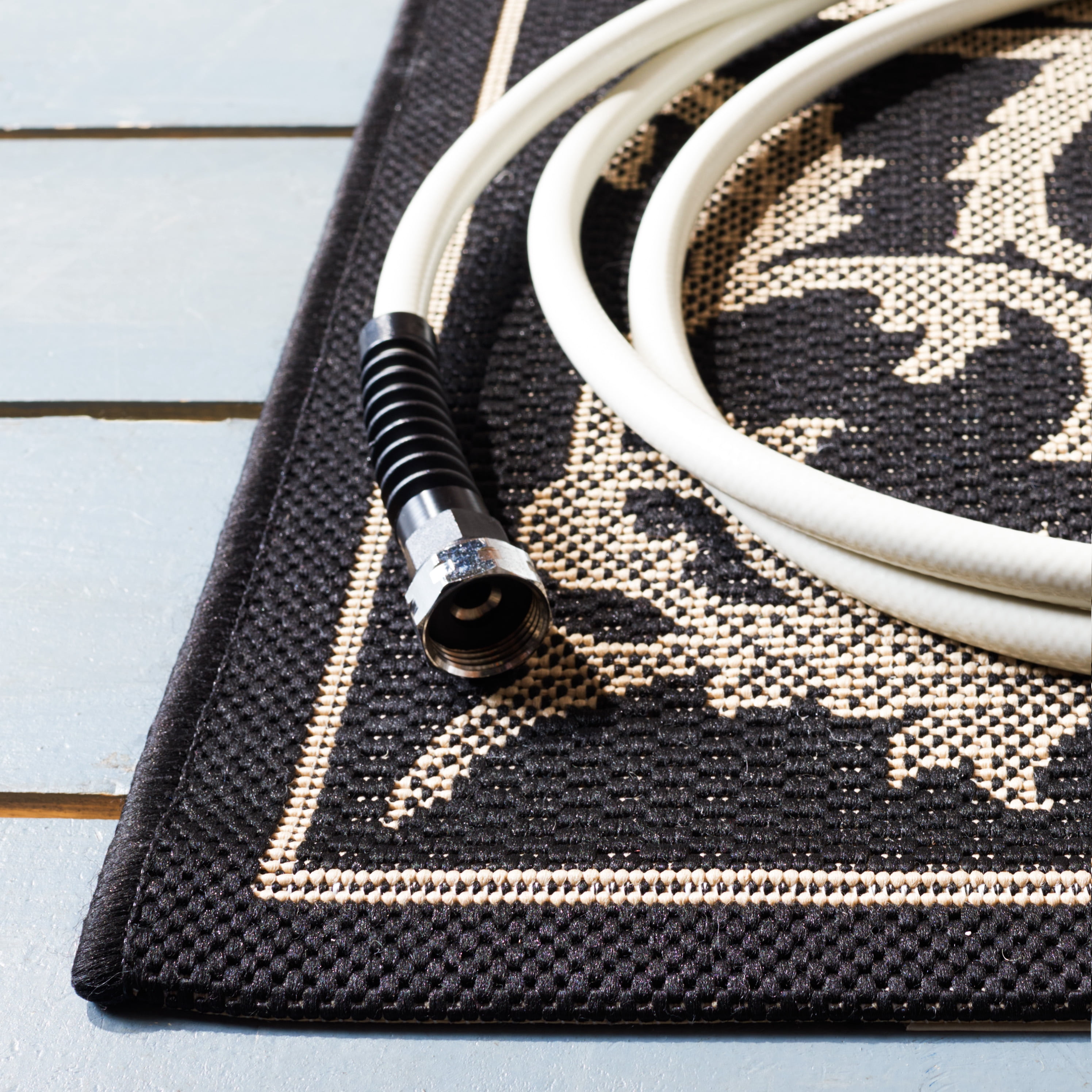Safavieh Courtyard Kevin Floral Indoor/Outdoor Area Rug, Black/Sand, 2'7" x 5'