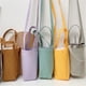 thumbnail image 5 of Ounissouiy Bolsa para botella de agua, bolsa portavasos reutilizable, bandolera de Color sólido, bolsa de transporte, compras, viajes, escuela, Almacenamiento y organización del hogar Violeta, 5 of 6