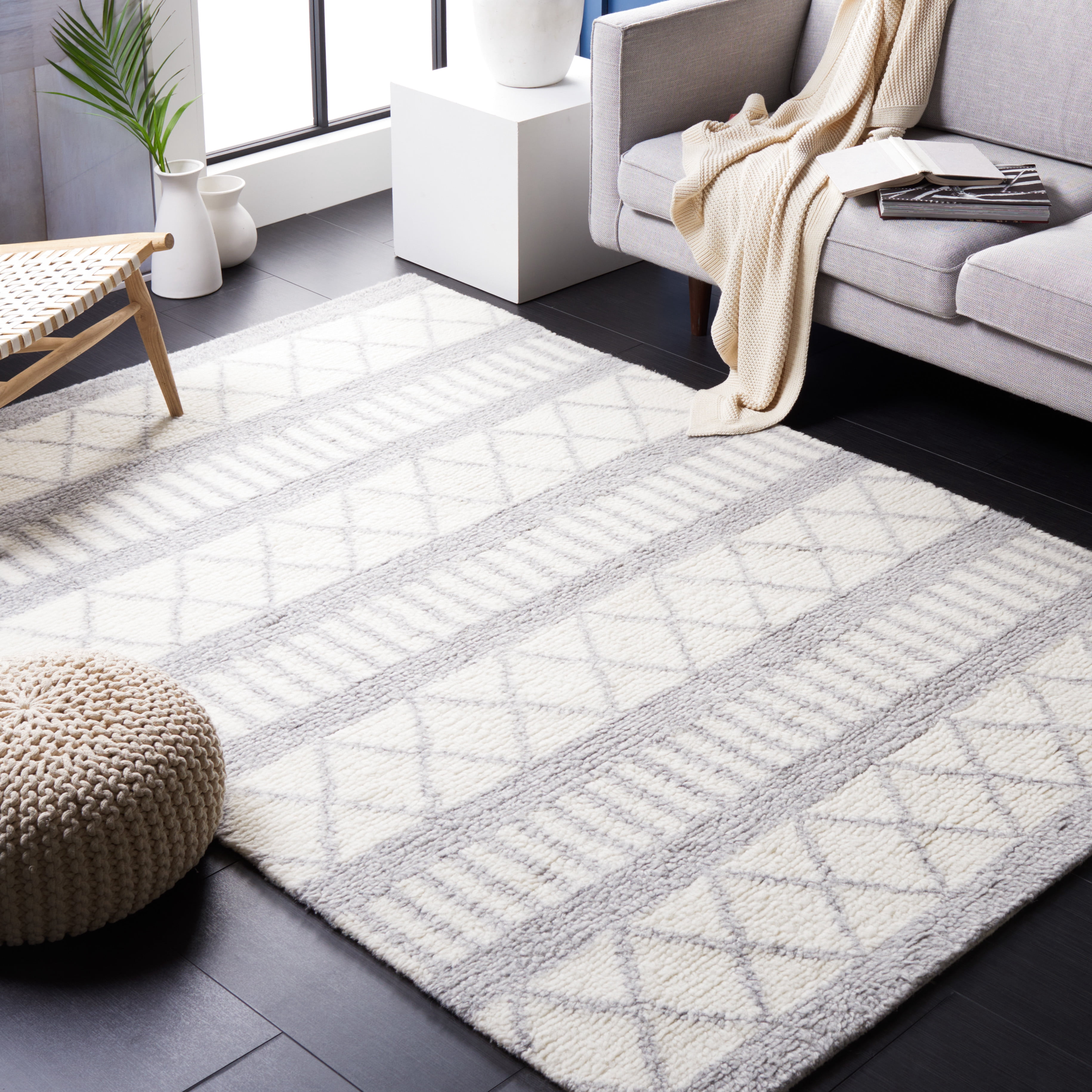 SAFAVIEH Vermont Xzavier Geometric Area Rug, Ivory/Grey, 4' x 6'