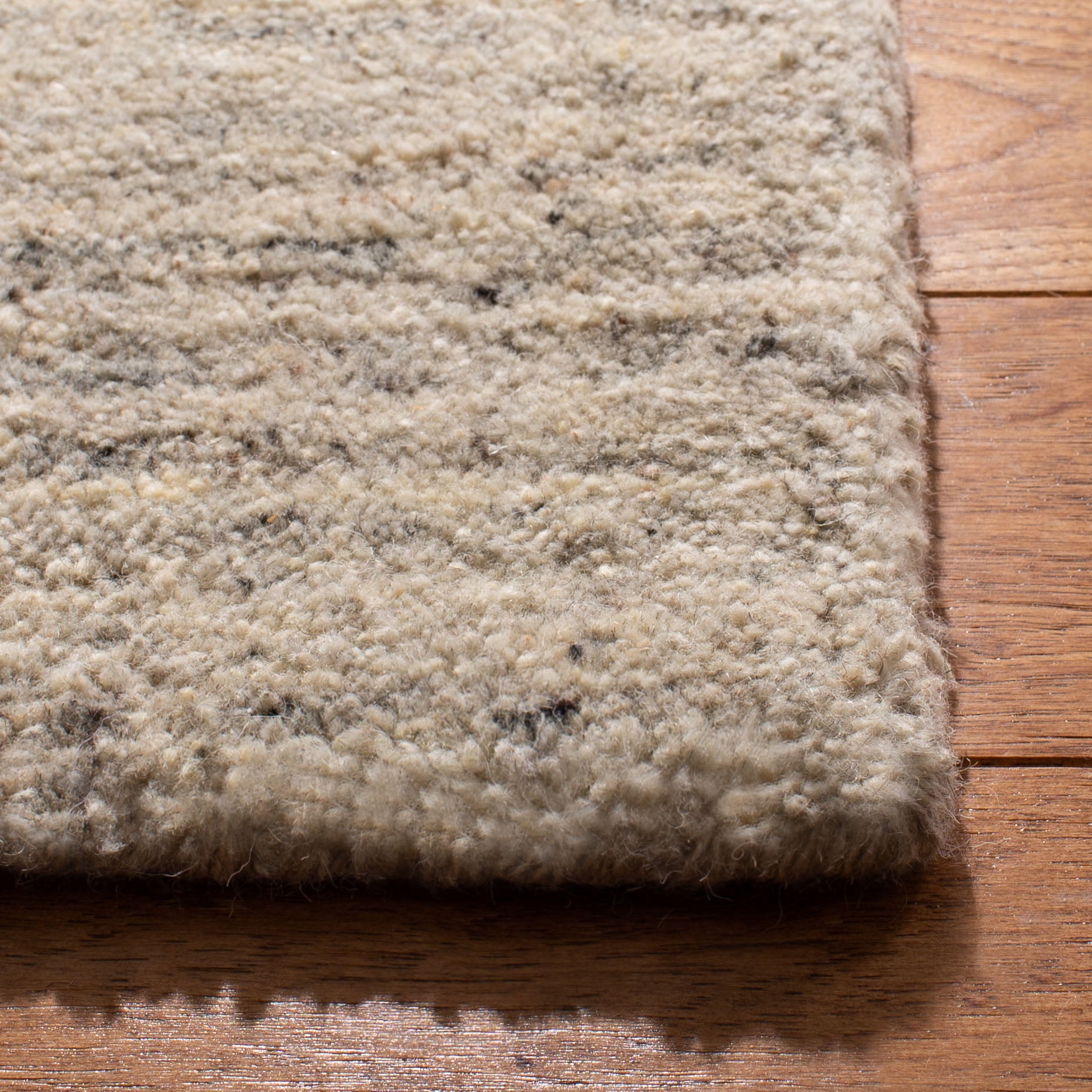 Safavieh Himalaya Flanagan Solid Area Rug, Ivory, 6' x 9'