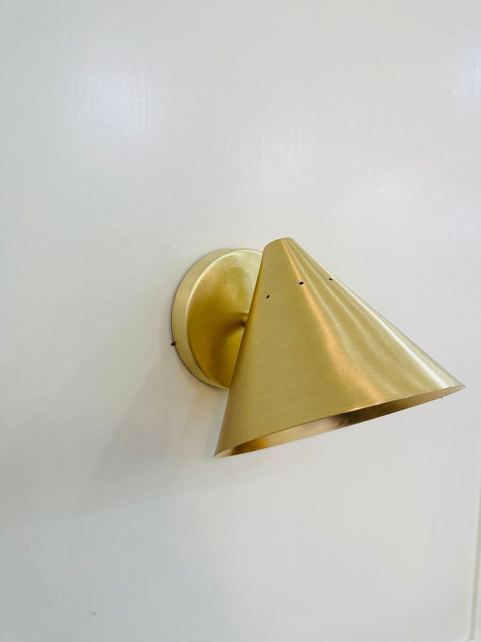 Beautiful 2 Light Brass Wall Scone Modern Vanity Light Mid Century Lighting Fixture
