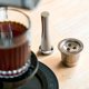 thumbnail image 5 of Filtro de cápsula de café, taza cápsula de café recargable reutilizable de acero inoxidable con 3 orificios, 5 of 8