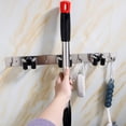 thumbnail image 3 of Soporte de escoba sin fisuras de acero inoxidable Balcón ajustable Balcón Garaje Mop Hanger Hotel Cuarto de baño Organizador Inevent HA010221-00B, 3 of 6
