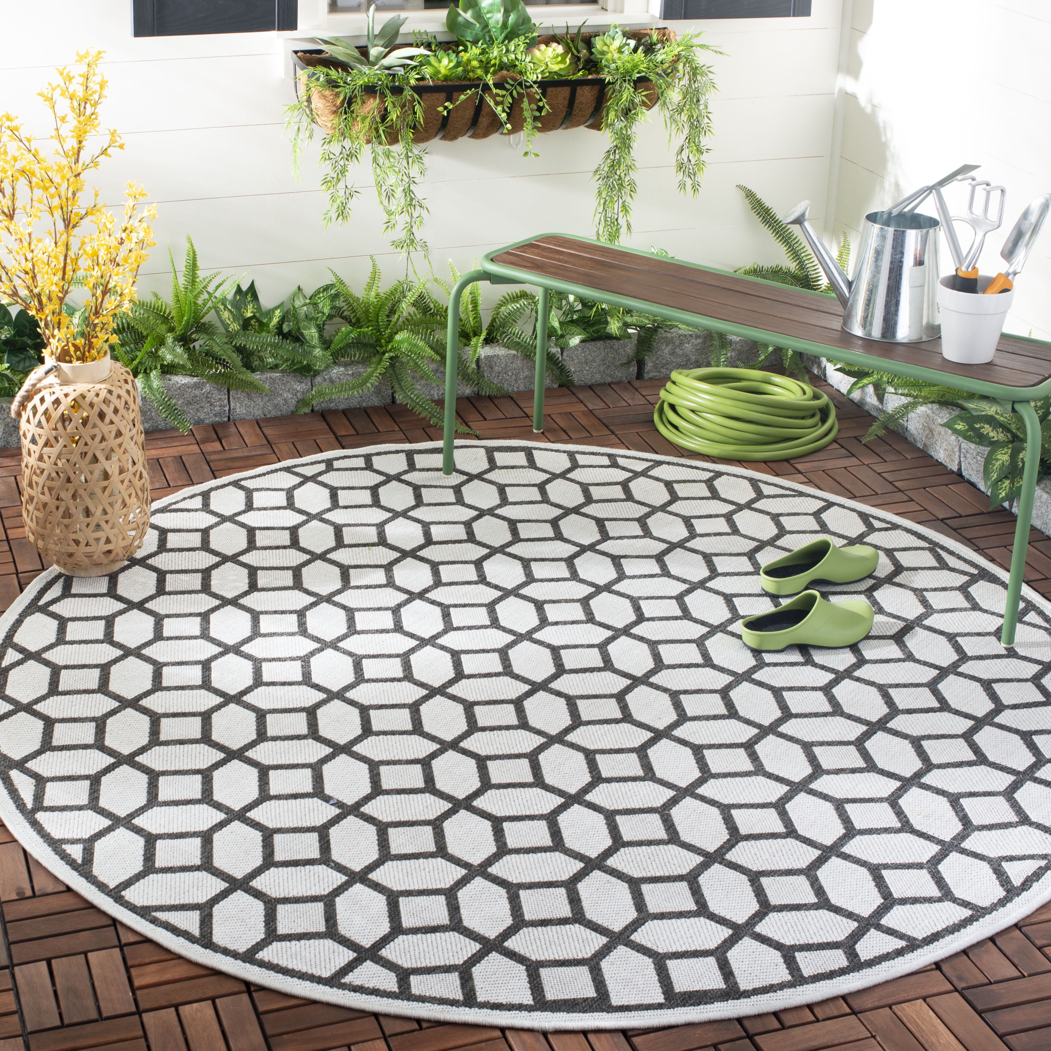 SAFAVIEH Beach House Kadri Geometric Indoor/Outdoor Area Rug, Light Grey/Charcoal, 6'7" x 6'7" Round