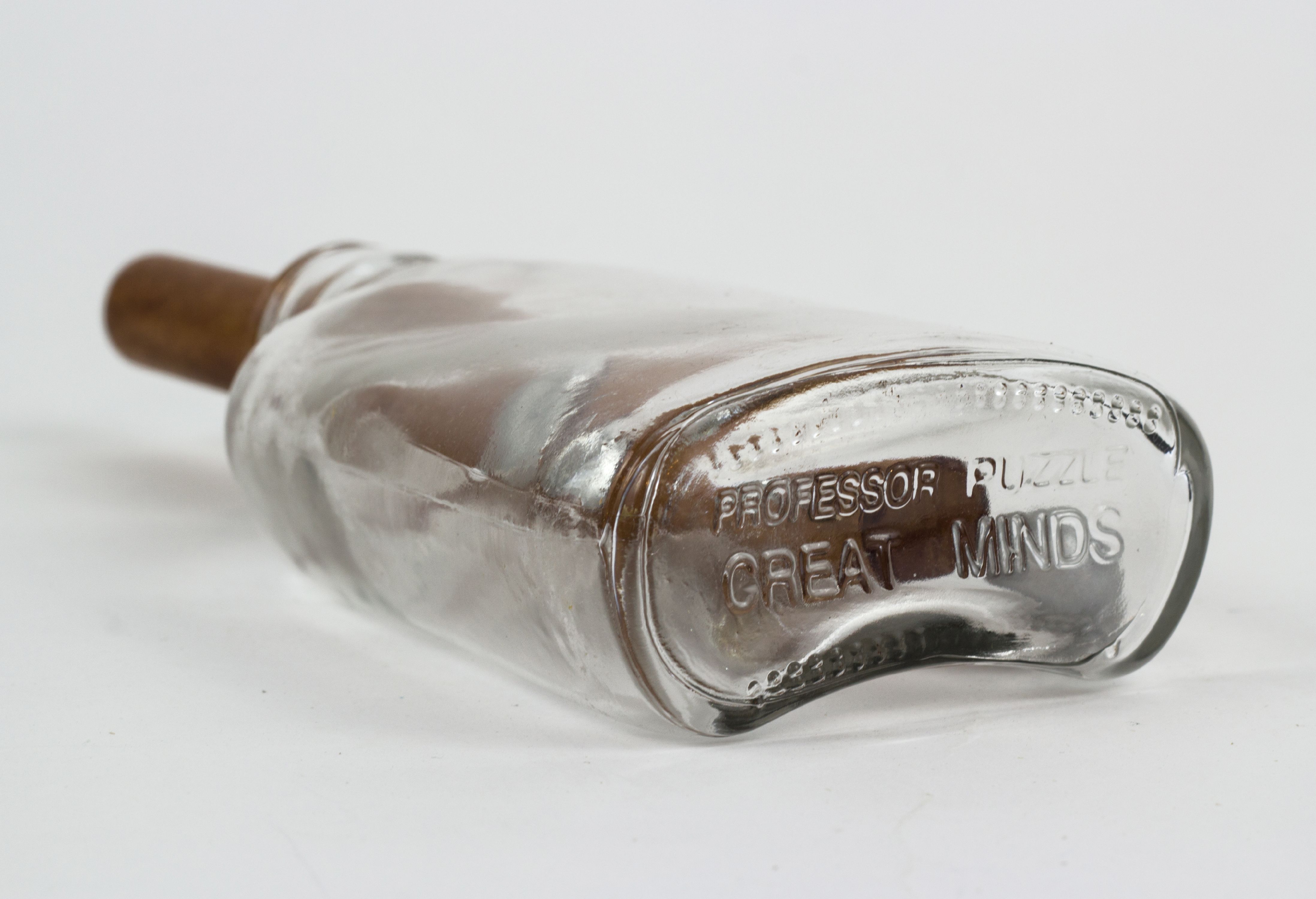 Professor Puzzle - The Great Minds Collection - Winston Churchills Bottle Puzzle