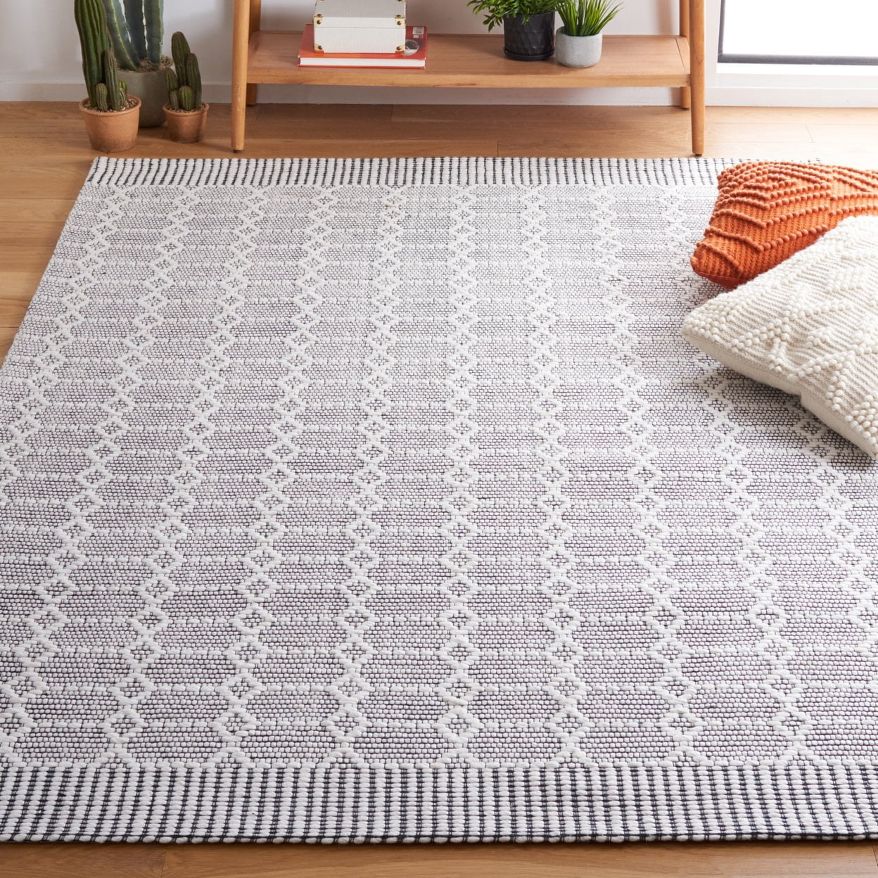 SAFAVIEH Marbella Keeleigh Diamond Area Rug, Beige/Light Grey, 7' x 7' Square